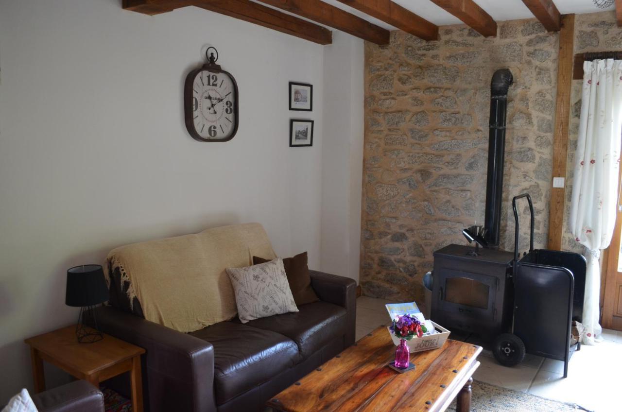 Character 2 Bed Cottage Within Walking Distance Of Bar/Restaurants Piégut-Pluviers Exteriör bild