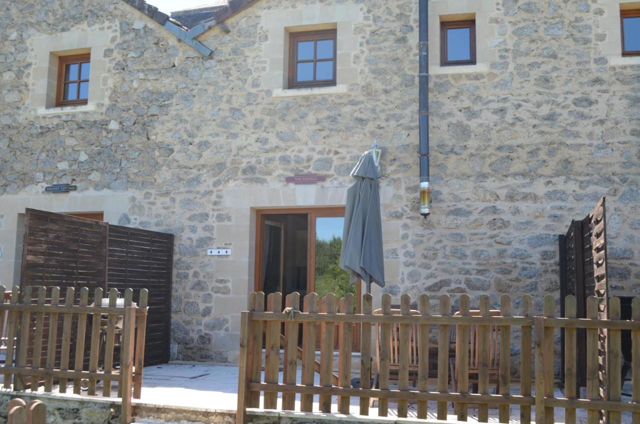 Character 2 Bed Cottage Within Walking Distance Of Bar/Restaurants Piégut-Pluviers Exteriör bild