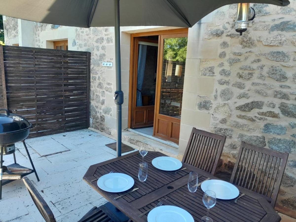 Character 2 Bed Cottage Within Walking Distance Of Bar/Restaurants Piégut-Pluviers Exteriör bild